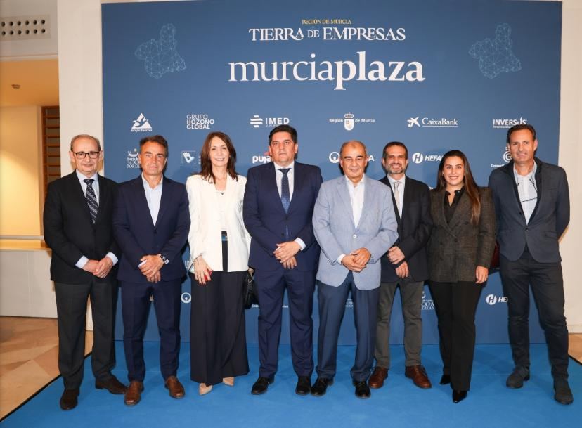 Autoridades y organizadores en el encuentro de Murcia Plaza, Tierra de Empresas